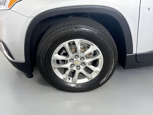 Used 2020 Chevrolet Traverse LT w/ Driver Confidence II Package AWD/4WD image 38