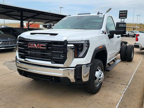 New 2026 GMC Sierra 3500 Pro image 7