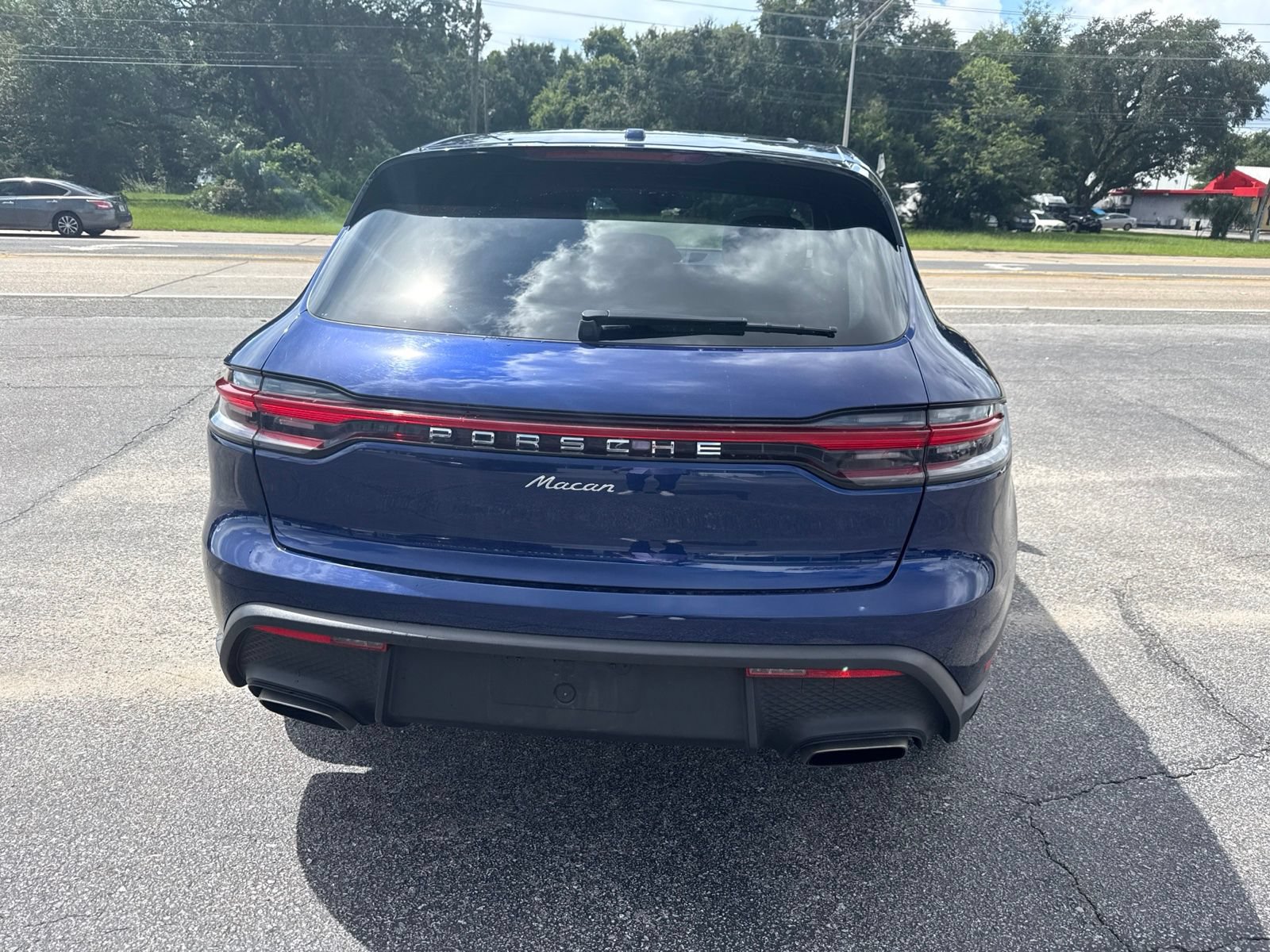Used 2023 Porsche Macan AWD/4WD image 5
