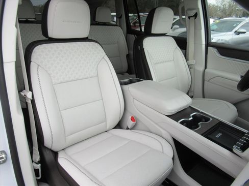 Used 2024 GMC Acadia Denali w/ Super Cruise Package image 9