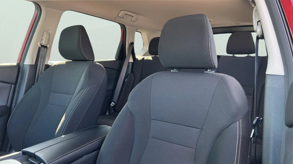 Used 2025 Nissan Rogue S FWD image 18