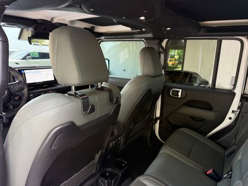 Used 2024 Jeep Gladiator Mojave image 28