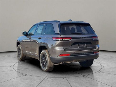 New 2025 Jeep Grand Cherokee Altitude image 10