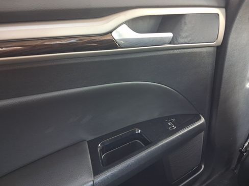 Used 2015 Ford Fusion SE w/ Equipment Group 202A FWD image 19