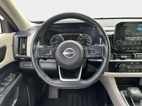 Used 2023 Nissan Pathfinder SL AWD/4WD image 13