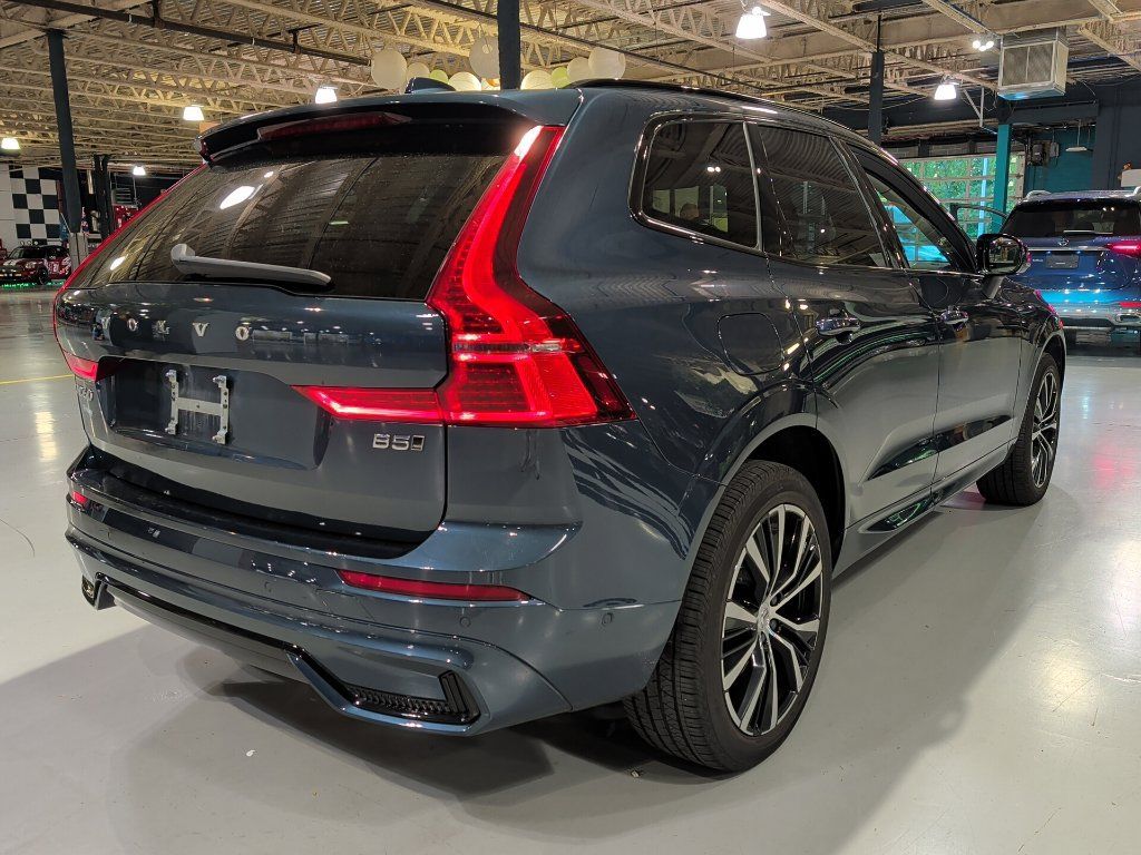Used 2025 Volvo XC60 B5 Plus AWD/4WD image 8