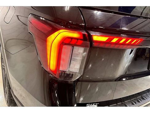 Used 2025 Ford Explorer ST image 32