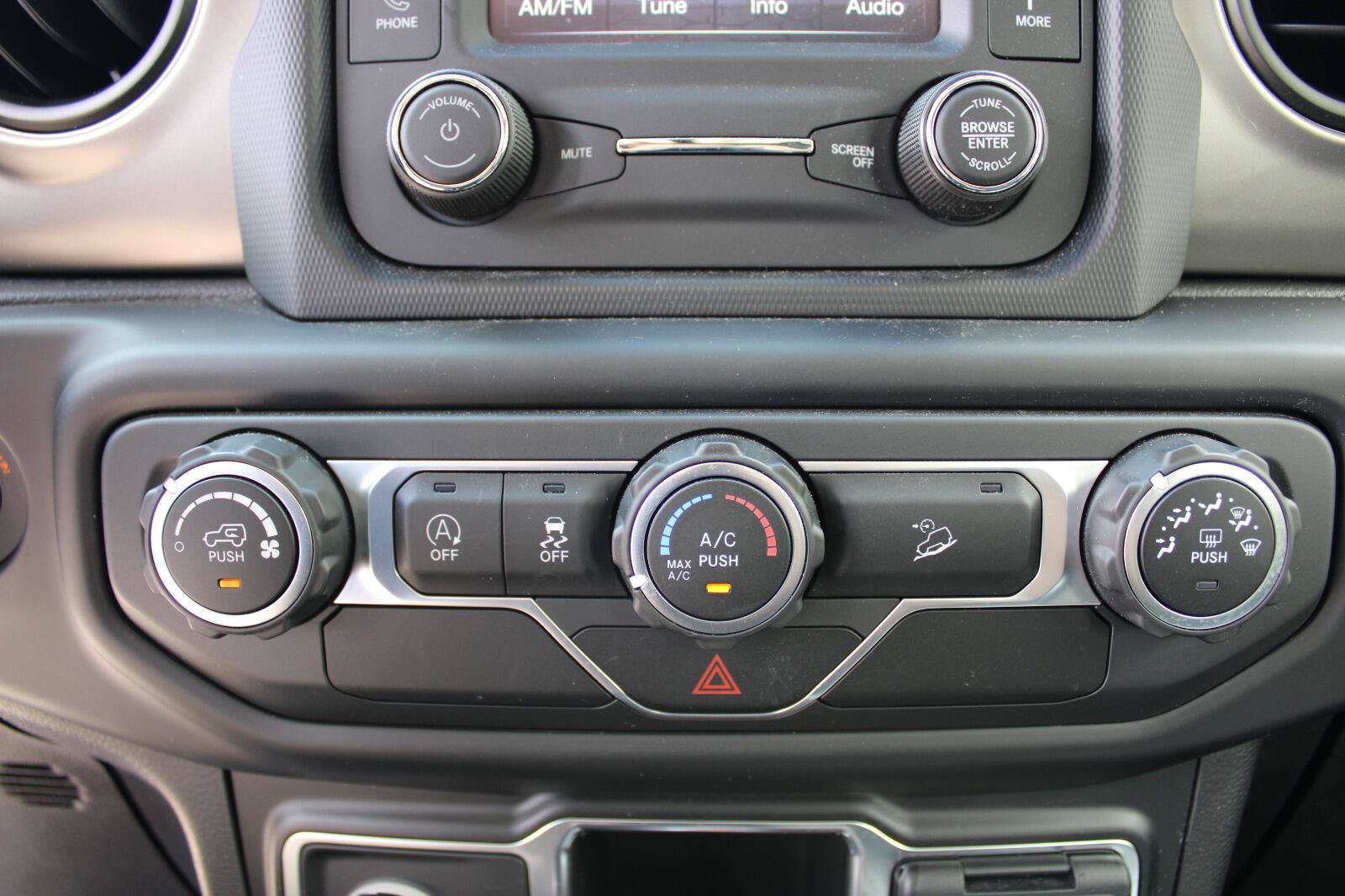 Used 2018 Jeep Wrangler Unlimited Sport AWD/4WD image 19