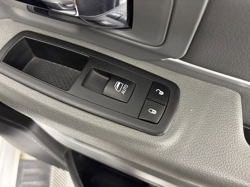 Used 2018 RAM 2500 SLT image 34