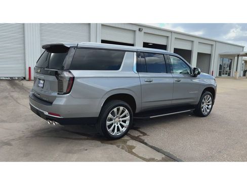 New 2026 Chevrolet Suburban Premier w/ Sun And Tow Package AWD/4WD image 8