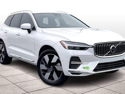Used 2023 Volvo XC60 T8 Plus image 2