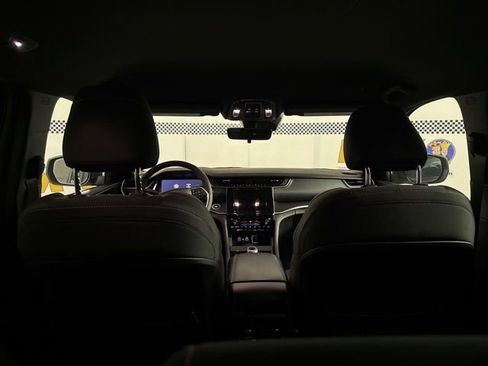 Used 2025 Jeep Grand Cherokee Laredo AWD/4WD image 19