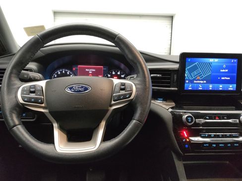 Used 2022 Ford Explorer Limited image 22