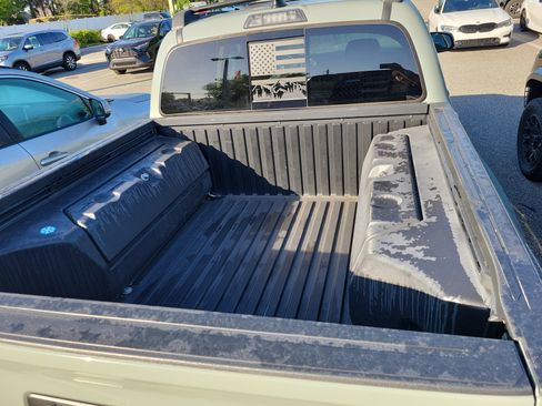 Used 2022 Toyota Tacoma SR5 w/ Trail Edition image 20