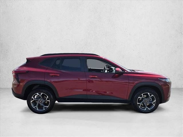Used 2025 Chevrolet Trax LT FWD image 4