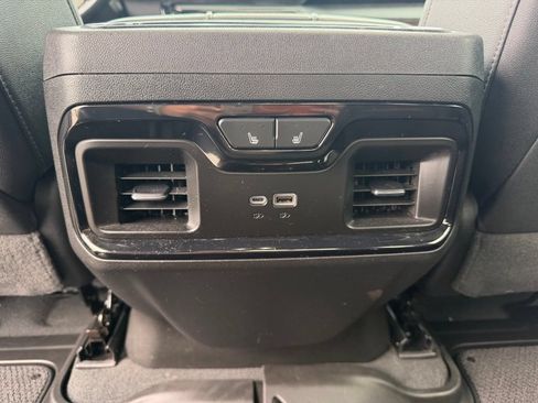 Used 2024 GMC Sierra 1500 AT4 w/ Technology Package AWD/4WD image 18