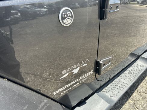Used 2018 Jeep Wrangler Unlimited Sahara w/ Trailer Tow Group AWD/4WD image 23
