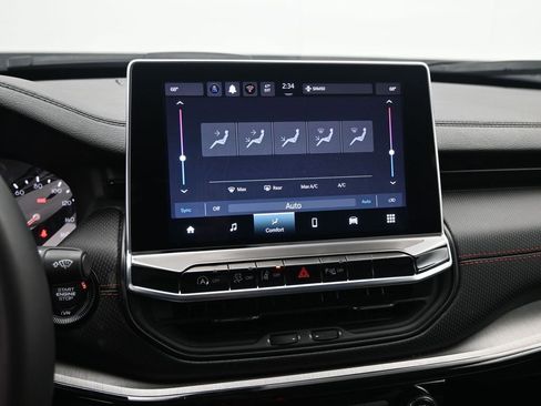 Used 2025 Jeep Compass Trailhawk image 17