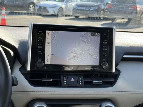 Used 2020 Toyota RAV4 Limited image 10