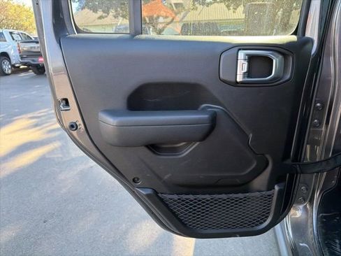 Used 2025 Jeep Gladiator Sport image 16