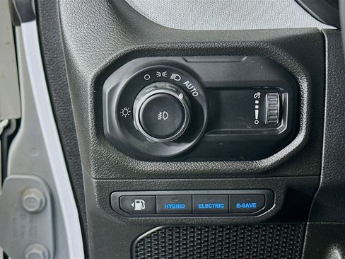 Used 2025 Jeep Wrangler Willys image 16