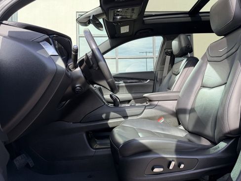 Used 2023 Cadillac XT6 Premium Luxury image 6