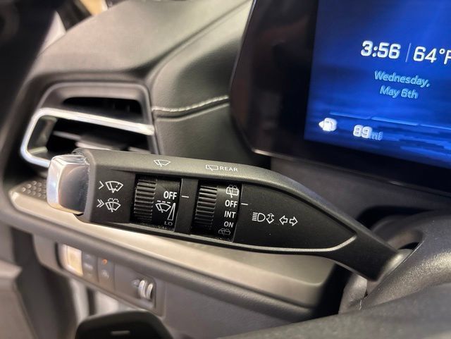 Used 2025 Chevrolet Traverse LT FWD image 40