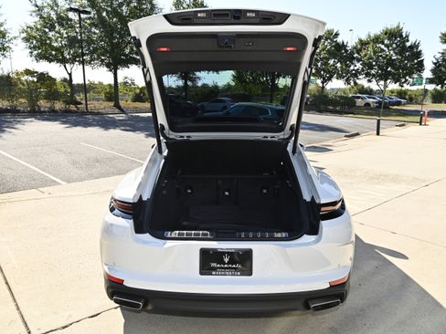 Used 2024 Porsche Panamera 4 image 38