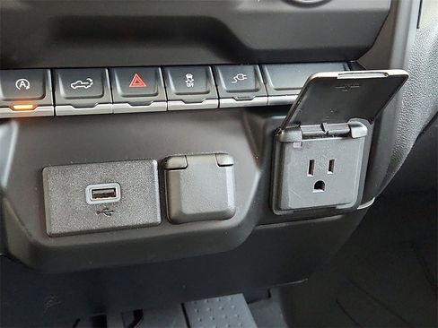 Used 2020 Chevrolet Silverado 1500 Custom w/ Custom Value Package image 24