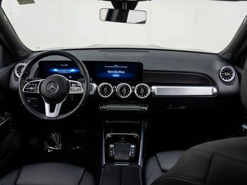 Used 2023 Mercedes-Benz GLB 250 4MATIC image 9