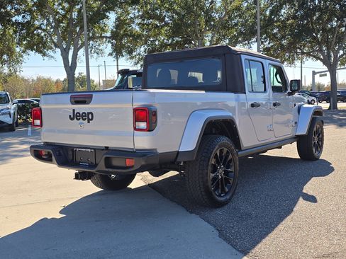 Used 2022 Jeep Gladiator Sport image 8