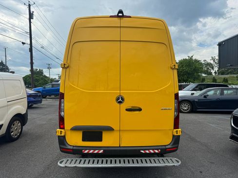 Used 2021 Mercedes-Benz Sprinter 2500 w/ Acoustic Package image 35
