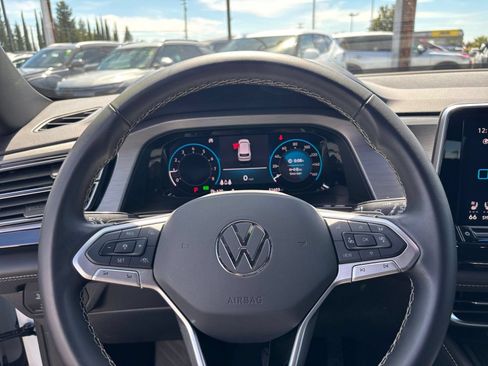 Used 2025 Volkswagen Atlas Cross Sport SE FWD image 26