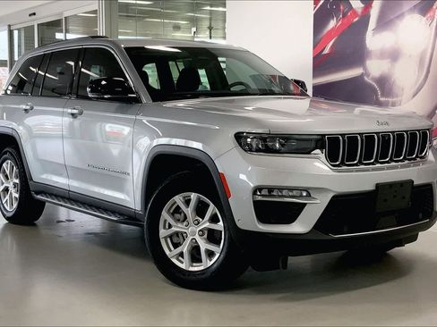 Used 2023 Jeep Grand Cherokee Limited w/ Luxury Tech Group II image 19