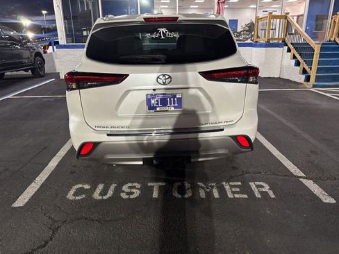 Used 2022 Toyota Highlander Platinum image 16