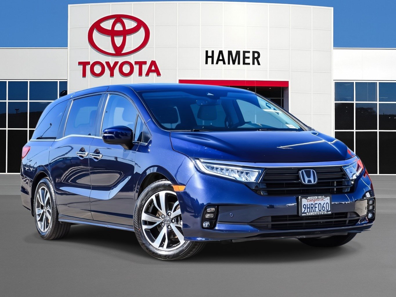Used 2023 Honda Odyssey Touring image 1