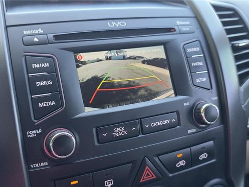 Used 2013 Kia Sorento LX w/ Convenience Pkg FWD image 19
