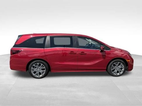 Used 2025 Honda Odyssey Touring image 5