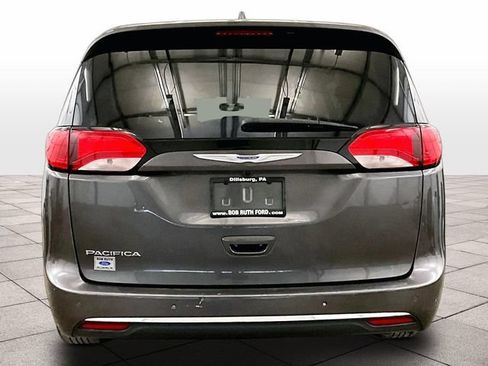 Used 2018 Chrysler Pacifica Touring-L FWD image 5