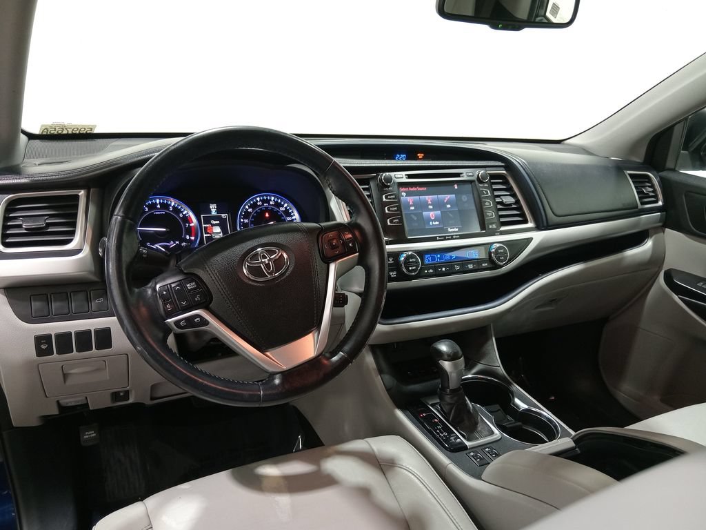 Used 2016 Toyota Highlander XLE AWD/4WD image 13