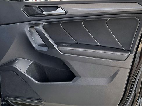 Used 2022 Volkswagen Tiguan SE image 22