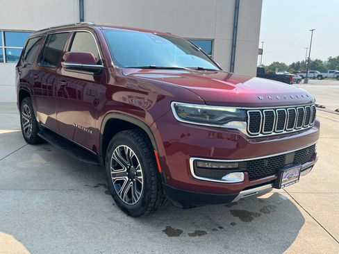 Used 2022 Jeep Wagoneer Series III w/ Flexible Seating Group AWD/4WD image 3