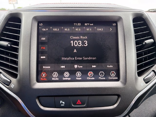 Used 2019 Jeep Cherokee Trailhawk AWD/4WD image 12