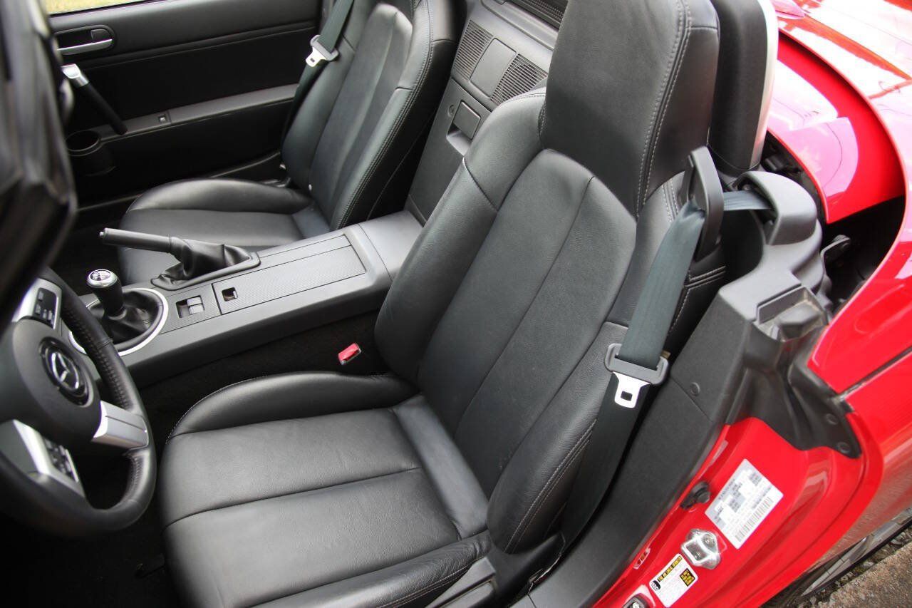 Used 2007 MAZDA MX-5 Miata Grand Touring w/ Premium Pkg RWD image 32