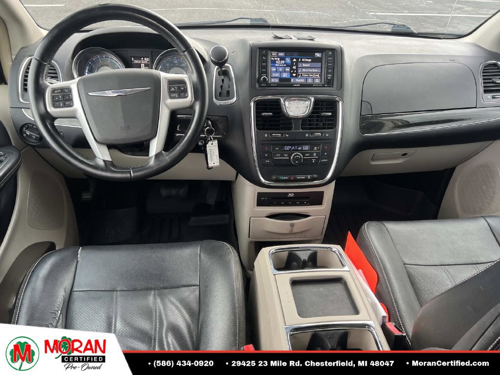 Used 2014 Chrysler Town & Country Touring-L FWD image 12