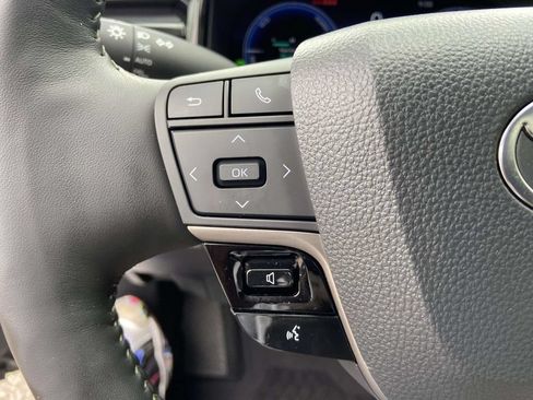 Used 2025 Toyota Camry XLE w/ Premium Plus Package FWD image 34