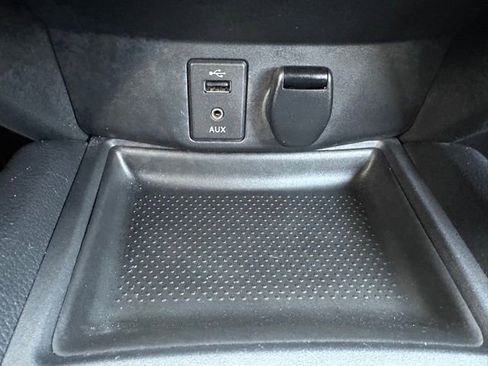 Used 2015 Nissan Rogue SV w/ SV Premium Package image 36