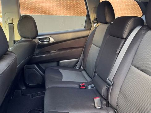 Used 2017 Nissan Pathfinder SV image 21