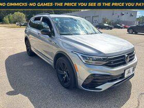 Used 2024 Volkswagen Tiguan SE R-Line FWD image 1
