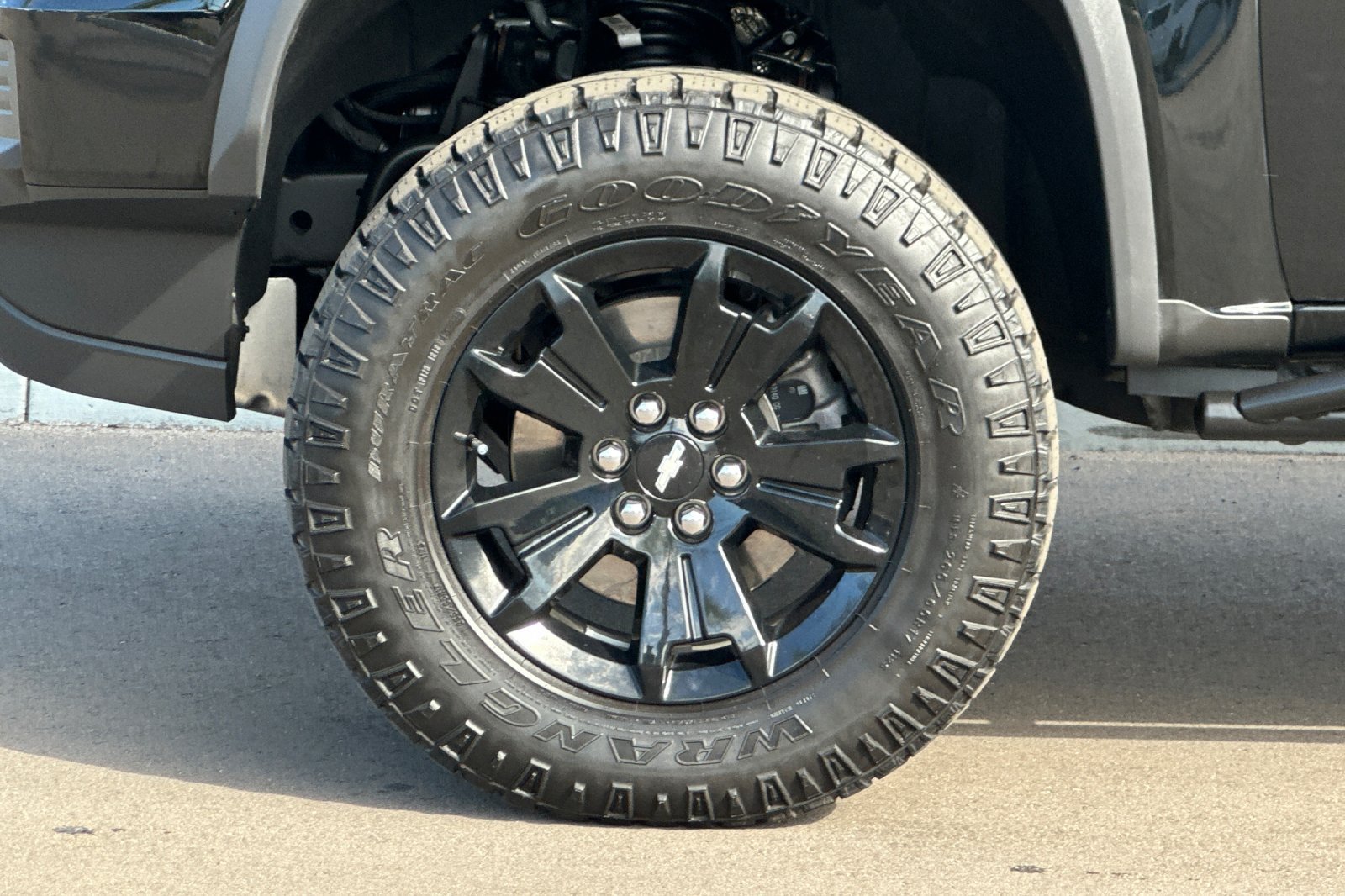 Used 2022 Chevrolet Colorado ZR2 w/ ZR2 Midnight Special Edition AWD/4WD image 33